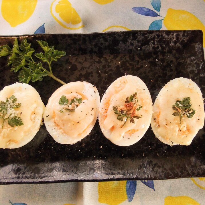 ゆで卵のイタリアンパセリマヨチーズパン粉焼き